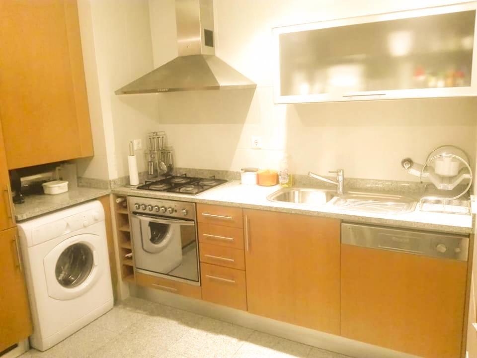 Beach Front Apartment - With Swimming Pool, Barbecue And Tennis Court! Viana do Castelo Esterno foto